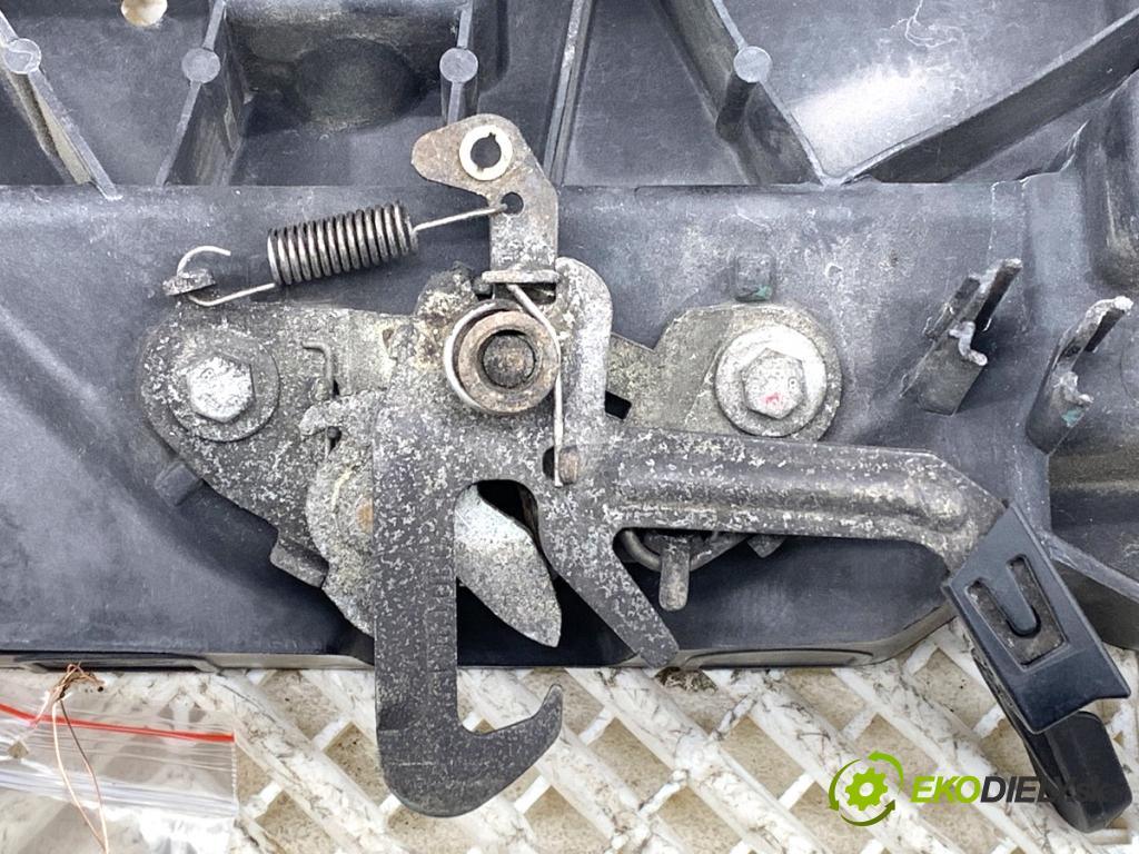 PEUGEOT 207 liftback 2006 50 kW 1.4 HDi 1398 držák přední část 9682586580 (Přední výztuha)