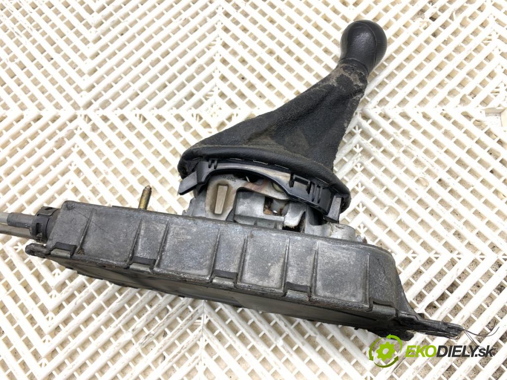 SEAT LEON I liftback 2000 81 kW 1.9 TDI 1896 Kulisa 1J0711061C (Rýchlostná páka (kulisa))