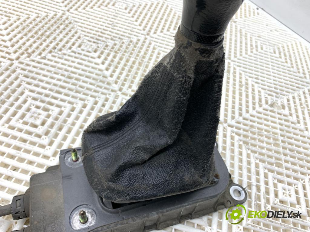 SEAT LEON I liftback 2000 81 kW 1.9 TDI 1896 Kulisa 1J0711061C (Rýchlostná páka (kulisa))