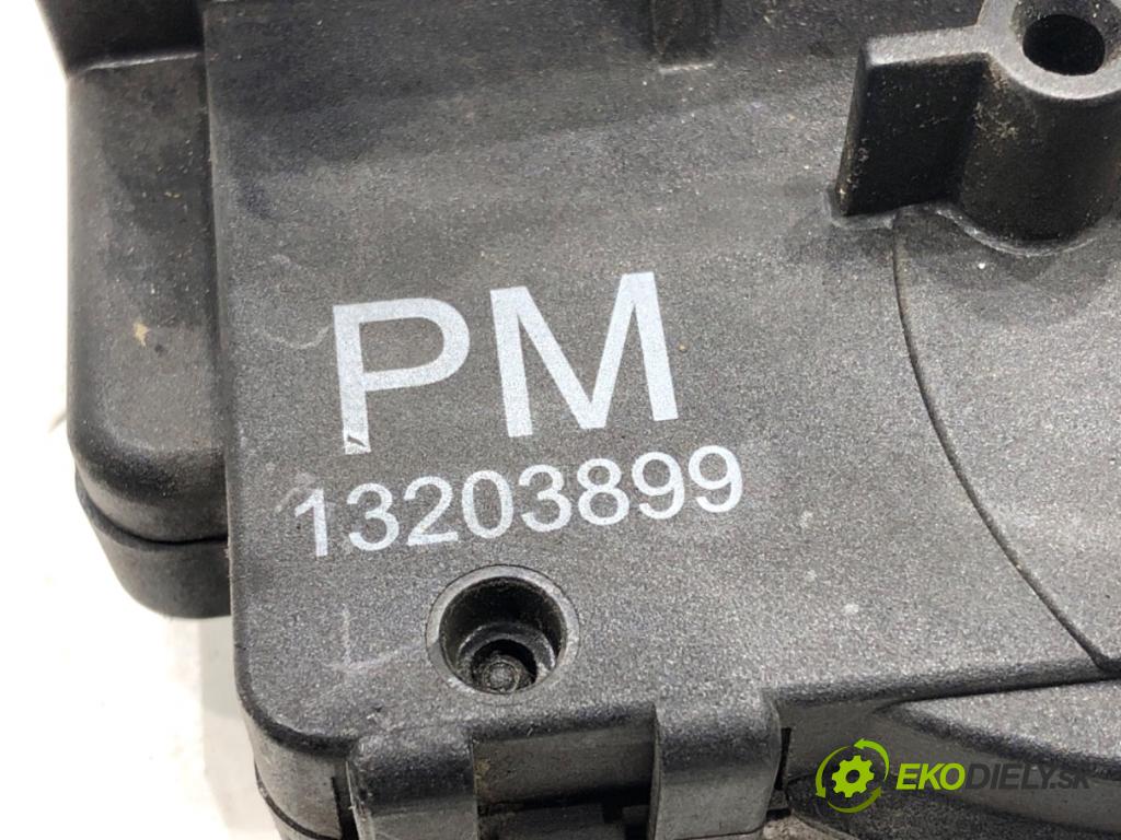 OPEL MERIVA A nadwozie wielkoprzestrzenne (MPV) 2005 74 kW 1.7 CDTI (E75) 1686 zámok Dvere ľavy predný 13203899