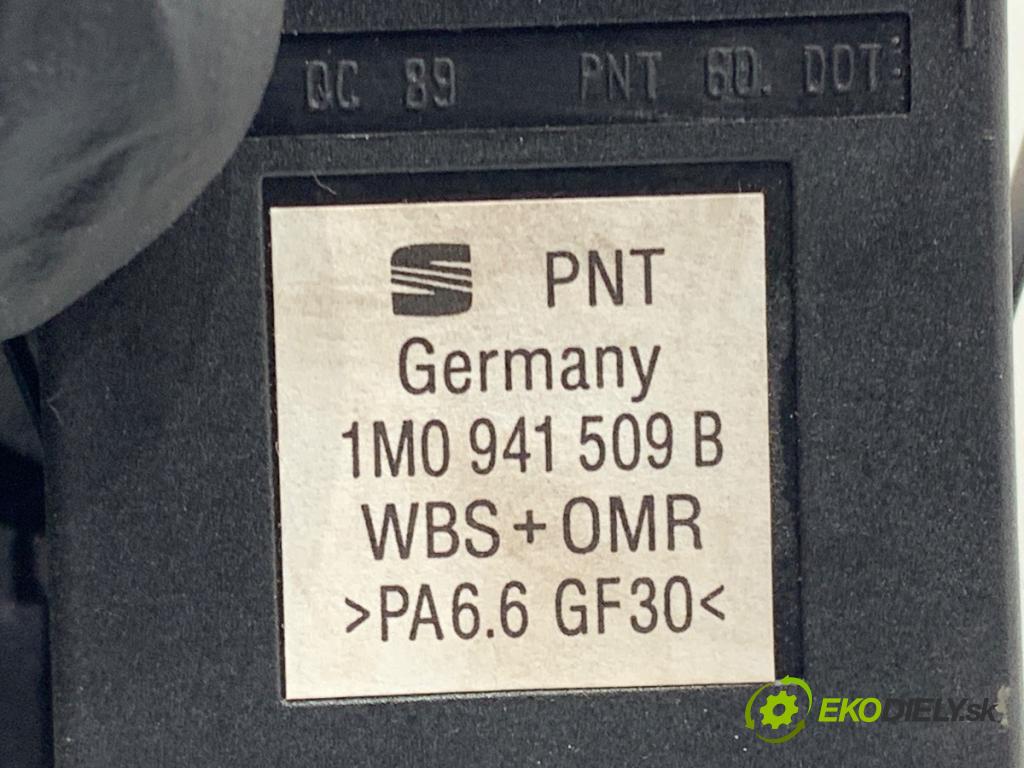 SEAT LEON I liftback 2003 77 kW 1.6 16 V 1598 Spínač svetiel výstražných (núdzových) 1M0941509B (Prepínacie páčky pod volantom)