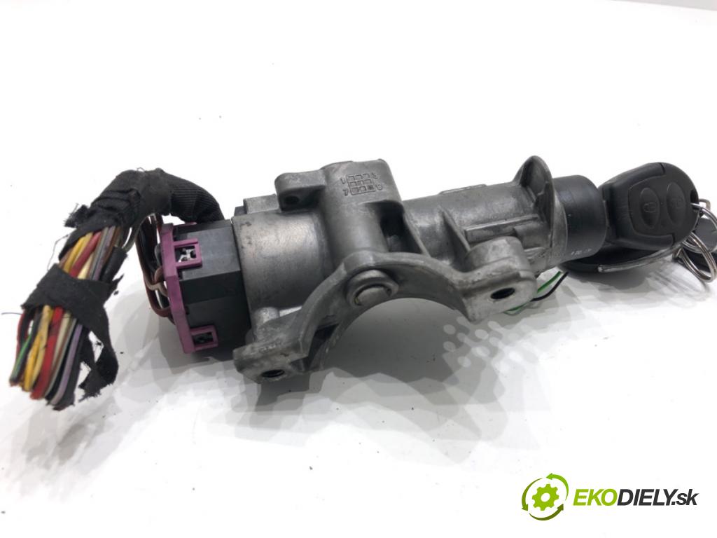 SEAT LEON I liftback 2003 77 kW 1.6 16 V 1598 spinačka 4B0905851C (Spínacia skrinka)