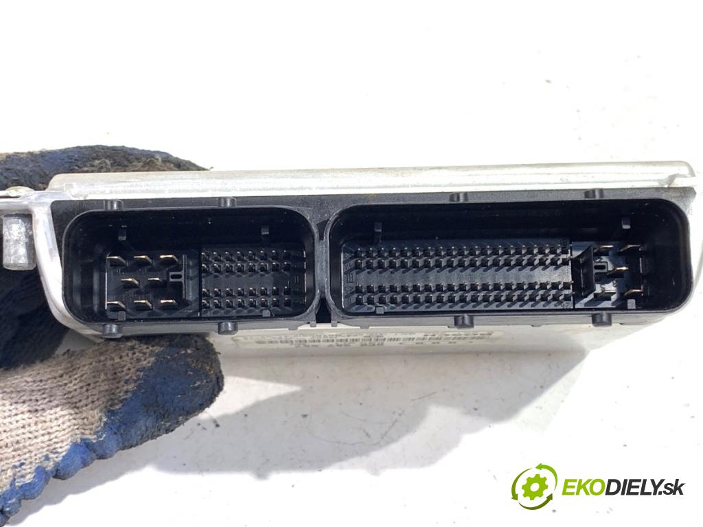 AUDI A4 B6 sedan 2001 96 kW 2.0 1984 riadiaca jednotka Motor 8E0907557 0261206051 (Riadiaca jednotka)