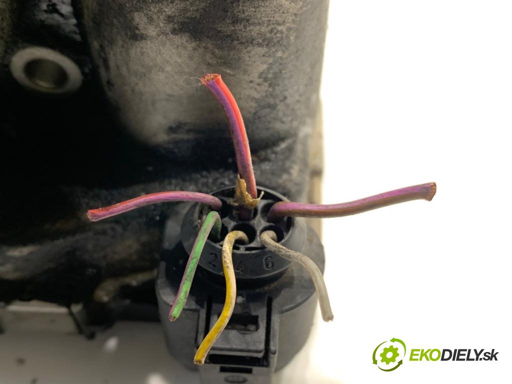 AUDI A4 B6 sedan 2001 96 kW 2.0 1984 Škrtiaca klapka 06B133062H (Škrtiaca klapka)