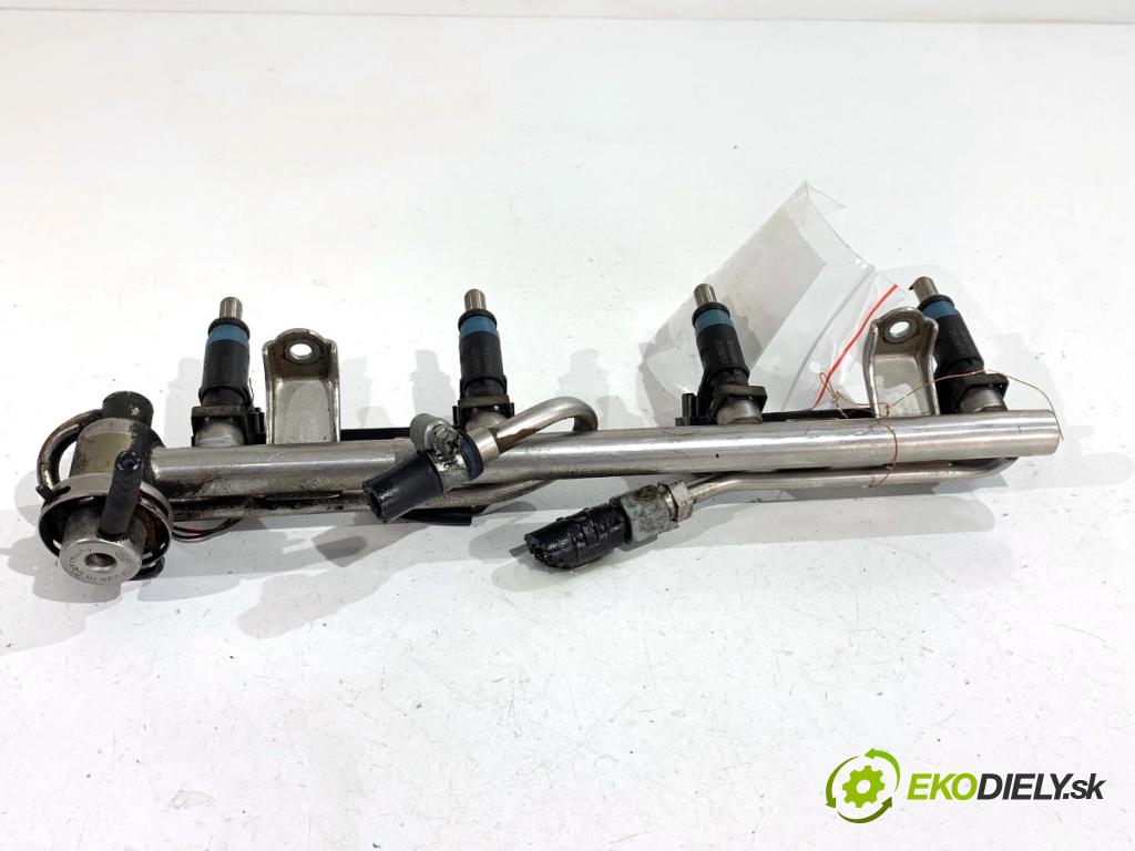 AUDI A4 B6 sedan 2001 96 kW 2.0 1984 Lišta vstrekovacia 06B133551K (Vstrekovacia lišta)