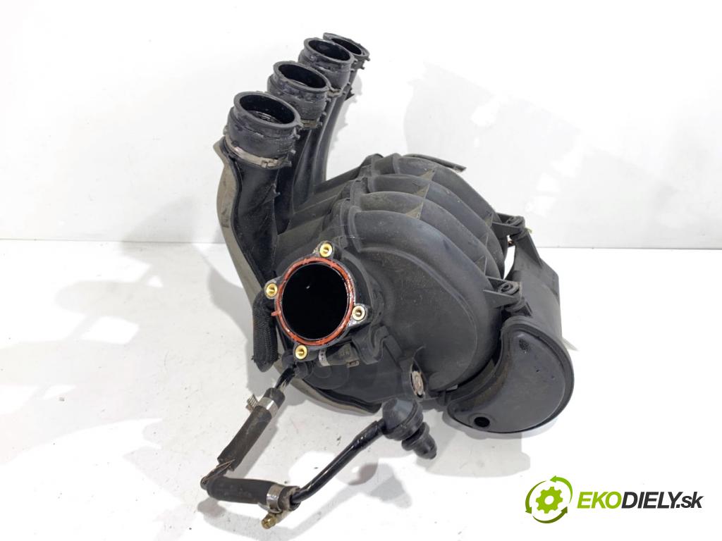 AUDI A4 B6 sedan 2001 96 kW 2.0 1984 potrubí sání 06B133210AT (Sací potrubí)