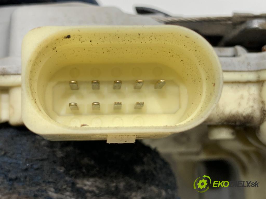 VW PASSAT B6 sedan 2006 77 kW 1.9 TDI 1896 zámok Dvere pravy predný 3C2837016A