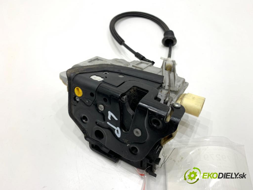 VW PASSAT B6 sedan 2006 77 kW 1.9 TDI 1896 zámok Dvere ľavy predný 3C2837015A