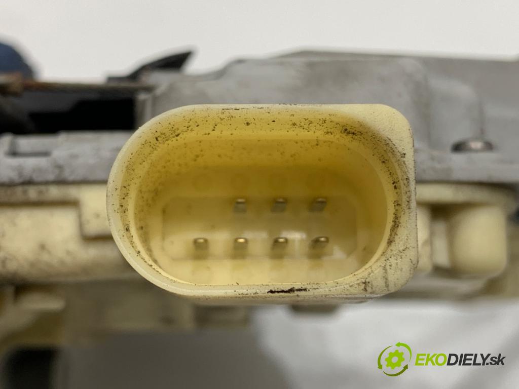 VW PASSAT B6 sedan 2006 77 kW 1.9 TDI 1896 zámok Dvere ľavy predný 3C2837015A