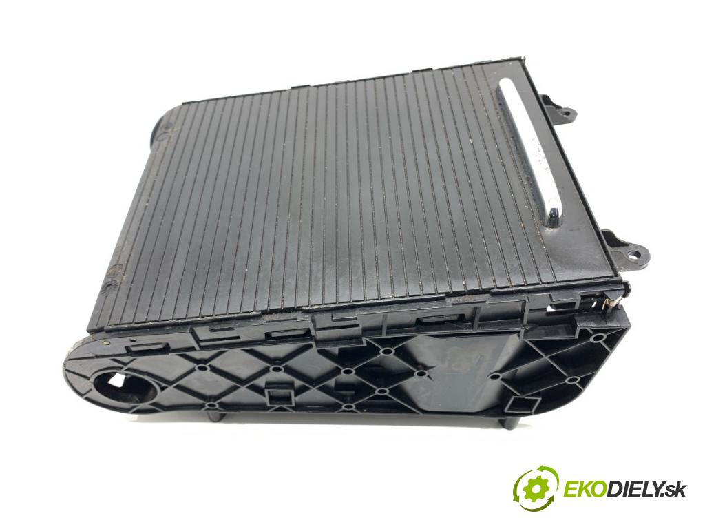 VW PASSAT B6 sedan 2006 77 kW 1.9 TDI 1896 držák na nápoje 3C0858329A (Držák nápojů)