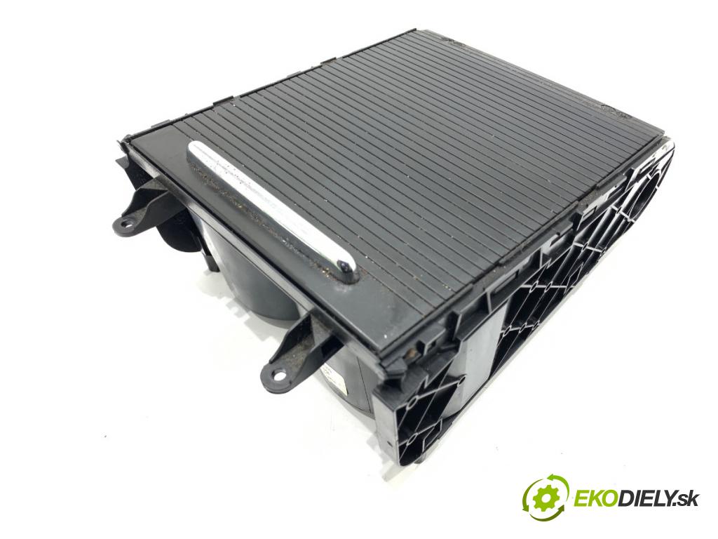 VW PASSAT B6 sedan 2006 77 kW 1.9 TDI 1896 držák na nápoje 3C0858329A (Držák nápojů)