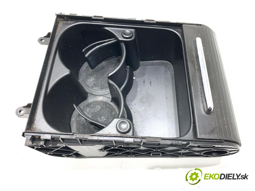 VW PASSAT B6 sedan 2006 77 kW 1.9 TDI 1896 držák na nápoje 3C0858329A (Držák nápojů)