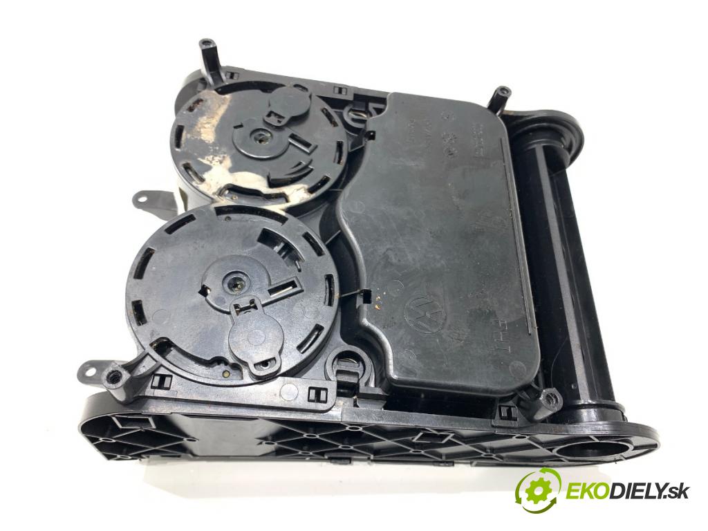 VW PASSAT B6 sedan 2006 77 kW 1.9 TDI 1896 držák na nápoje 3C0858329A (Držák nápojů)