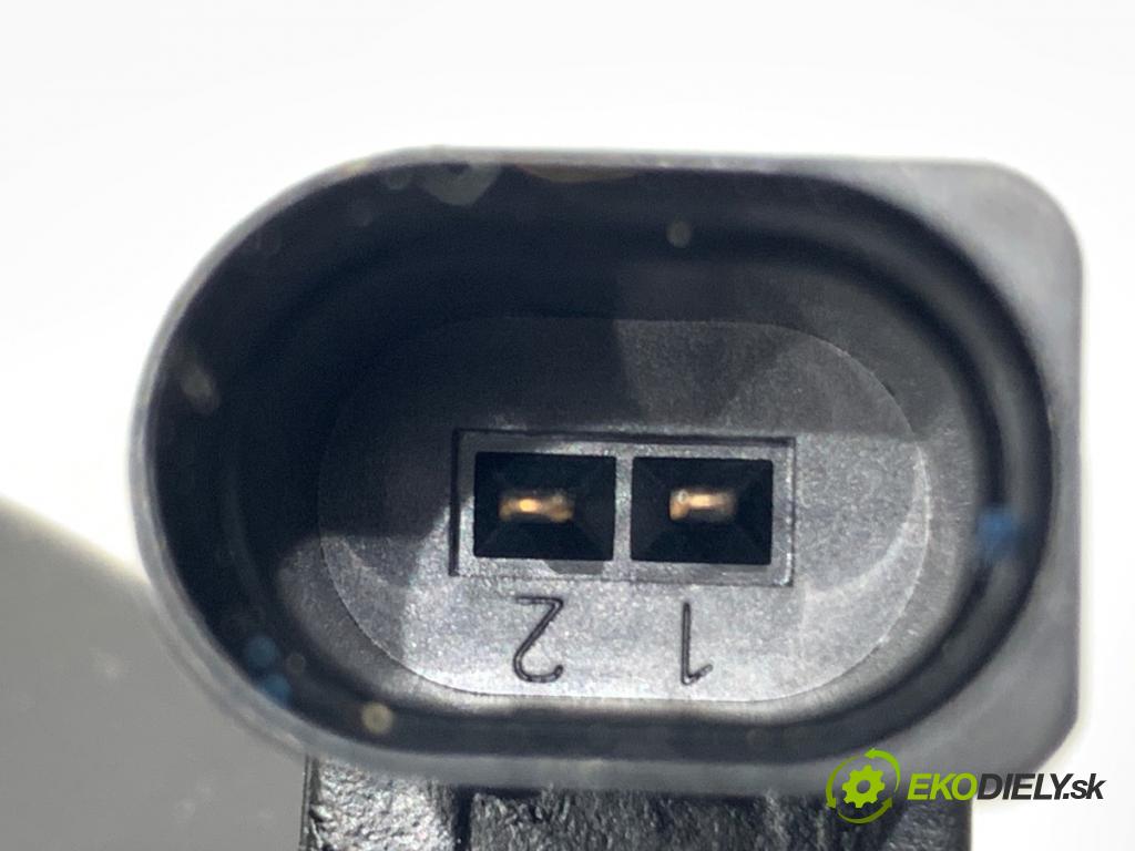 VW PASSAT B6 sedan 2006 77 kW 1.9 TDI 1896 Kľučka dverí zad 1K0827469E