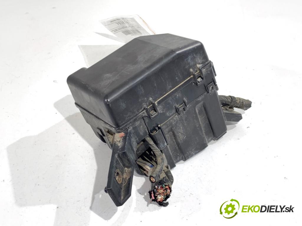 FIAT SEDICI SUV 2011 88 kW 1.6 16V 4x4 1586 skříňka poistková  (Pojistková skříňka)