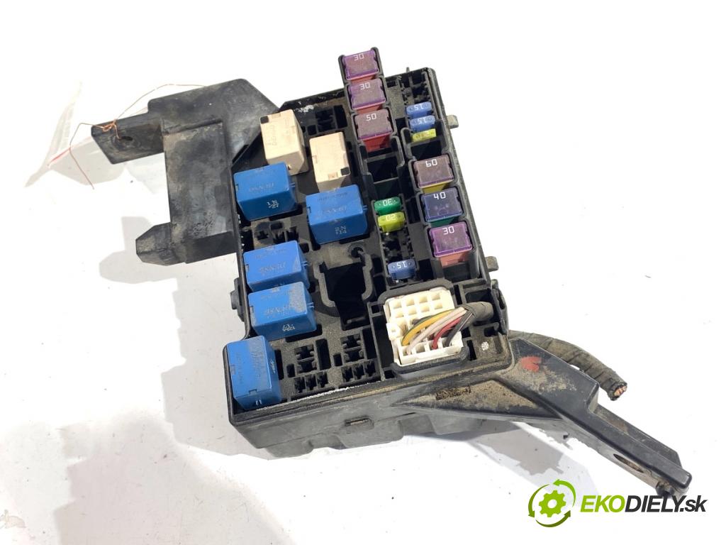 FIAT SEDICI SUV 2011 88 kW 1.6 16V 4x4 1586 skříňka poistková  (Pojistková skříňka)