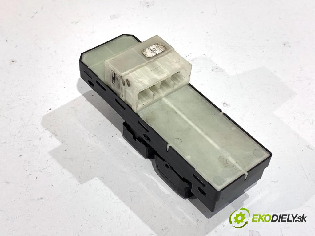 FIAT SEDICI SUV 2011 88 kW 1.6 16V 4x4 1586 Prepínač okien  (Prepínacie páčky pod volantom)