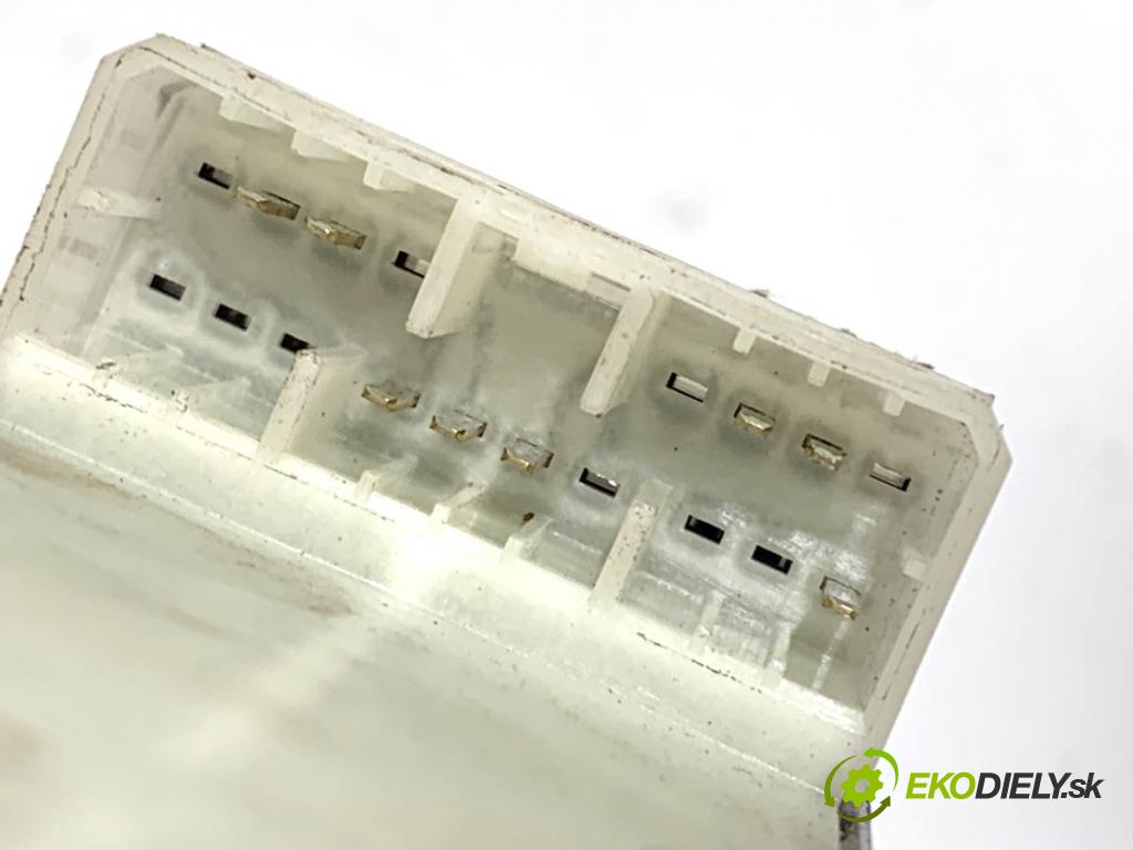 FIAT SEDICI SUV 2011 88 kW 1.6 16V 4x4 1586 přepínač oken  (Páčky pod volantem)