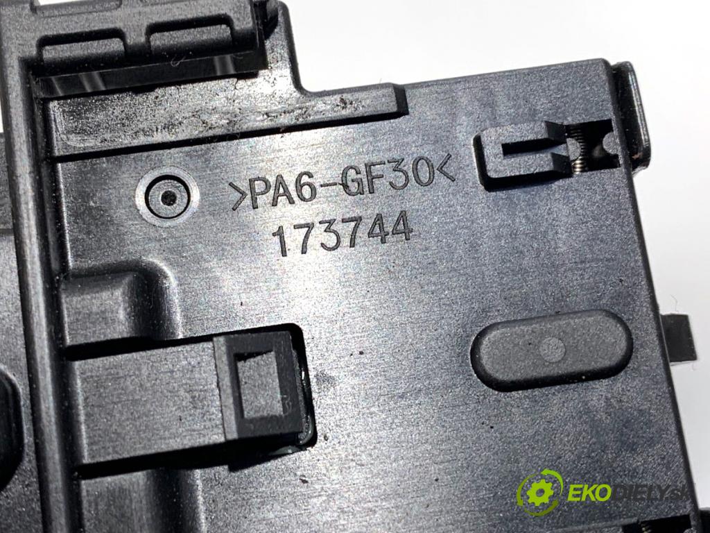 FIAT SEDICI SUV 2011 88 kW 1.6 16V 4x4 1586 přepínač směrovek  (Páčky pod volantem)