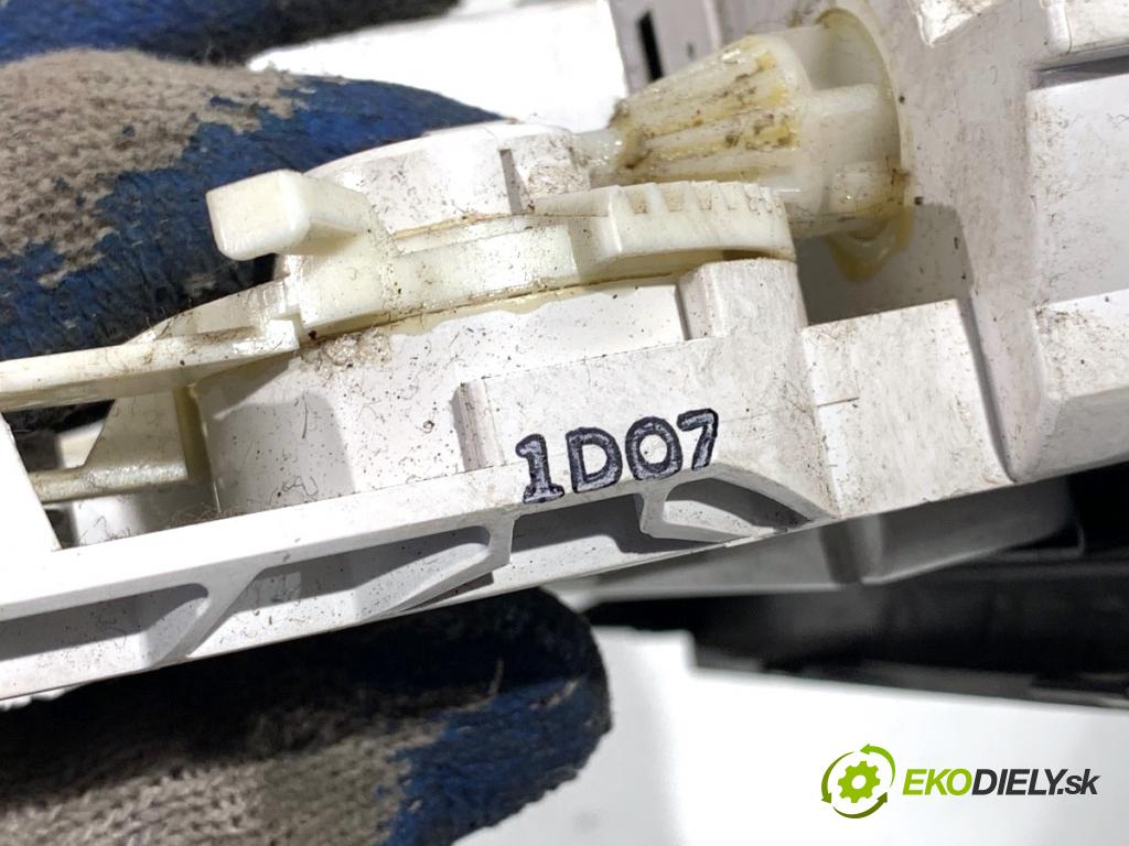 FIAT SEDICI SUV 2011 88 kW 1.6 16V 4x4 1586 Panel ovládania kúrenia  (Prepínacie páčky pod volantom)