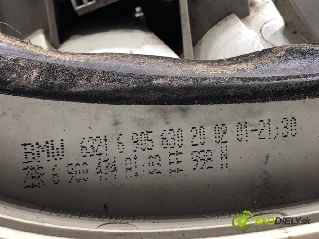 BMW E46 Kombi 2001 125 kW 323 i 2494 Svetlo pravy zad 6905630