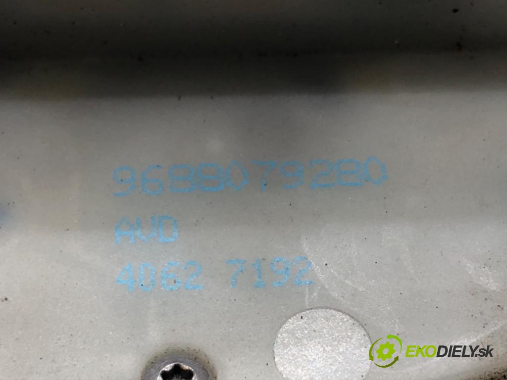 PEUGEOT 208 I liftback 2012 50 kW 1.4 HDi 1398 zámok Dvere pravy predný 9688079280