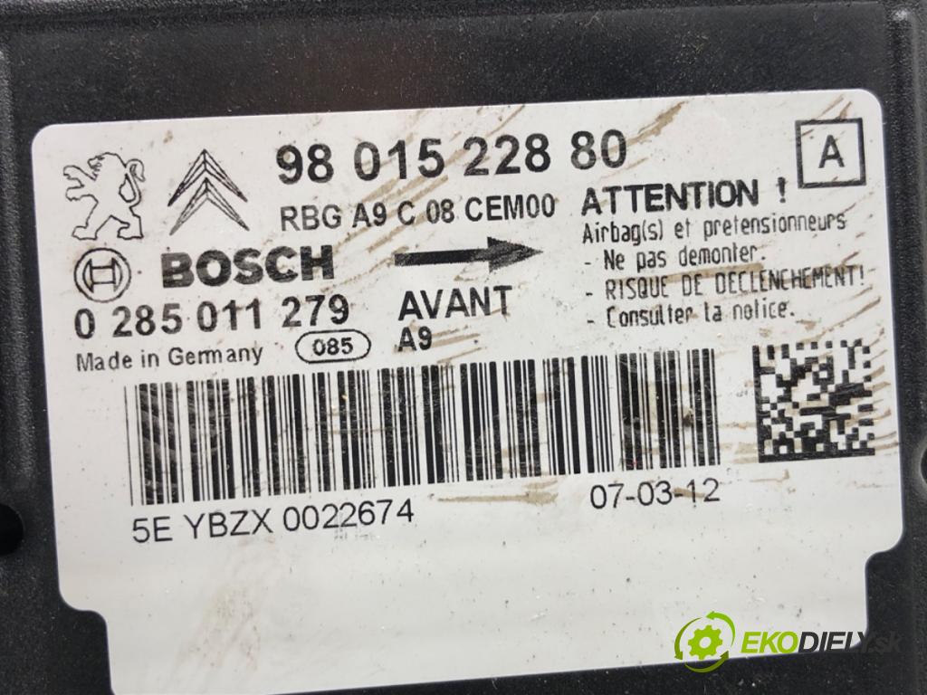 PEUGEOT 208 I liftback 2012 50 kW 1.4 HDi 1398 senzor airbag 9801522880 (Snímač)