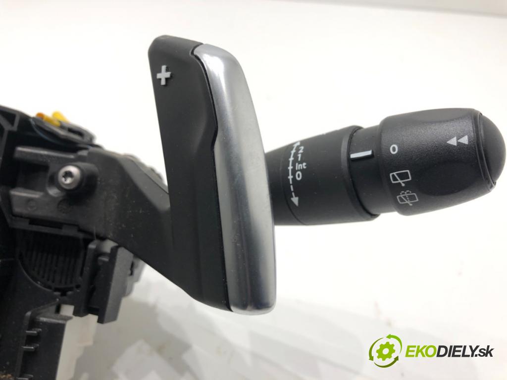 PEUGEOT 208 I liftback 2012 50 kW 1.4 HDi 1398 Prepínač kombinovaný 96756731ZD (Prepínacie páčky pod volantom)