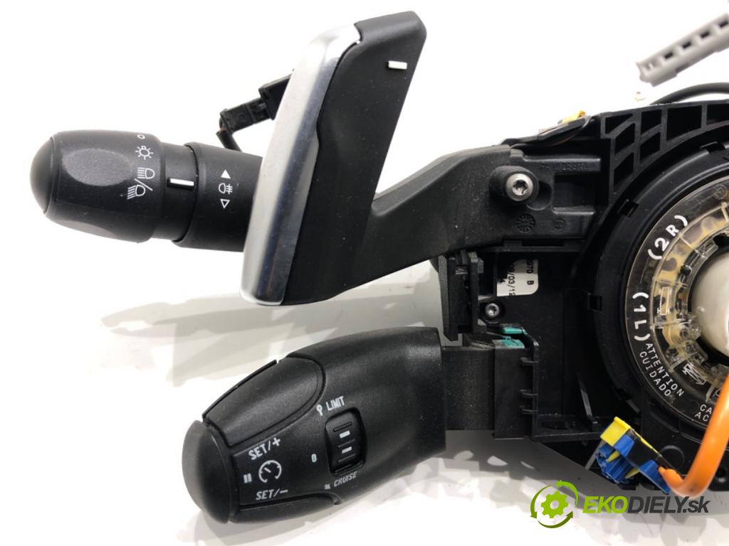 PEUGEOT 208 I liftback 2012 50 kW 1.4 HDi 1398 Prepínač kombinovaný 96756731ZD (Prepínacie páčky pod volantom)