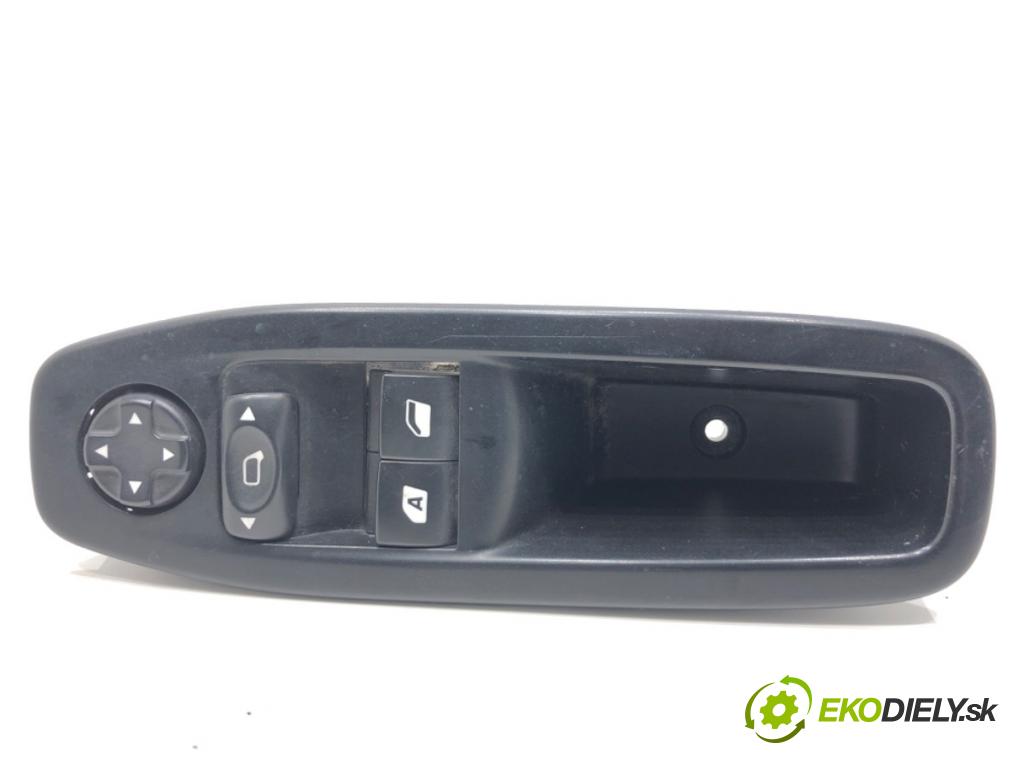 PEUGEOT 208 I liftback 2012 50 kW 1.4 HDi 1398 Prepínač okien 96758211ZD (Prepínacie páčky pod volantom)