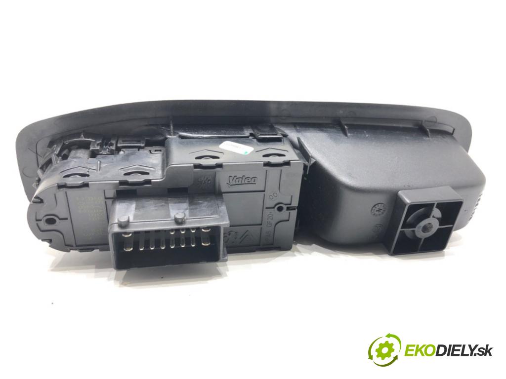 PEUGEOT 208 I liftback 2012 50 kW 1.4 HDi 1398 Prepínač okien 96758211ZD (Prepínacie páčky pod volantom)