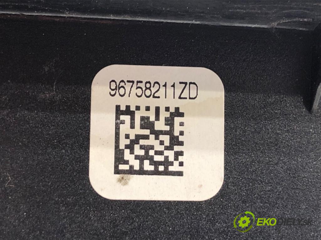 PEUGEOT 208 I liftback 2012 50 kW 1.4 HDi 1398 Prepínač okien 96758211ZD (Prepínacie páčky pod volantom)