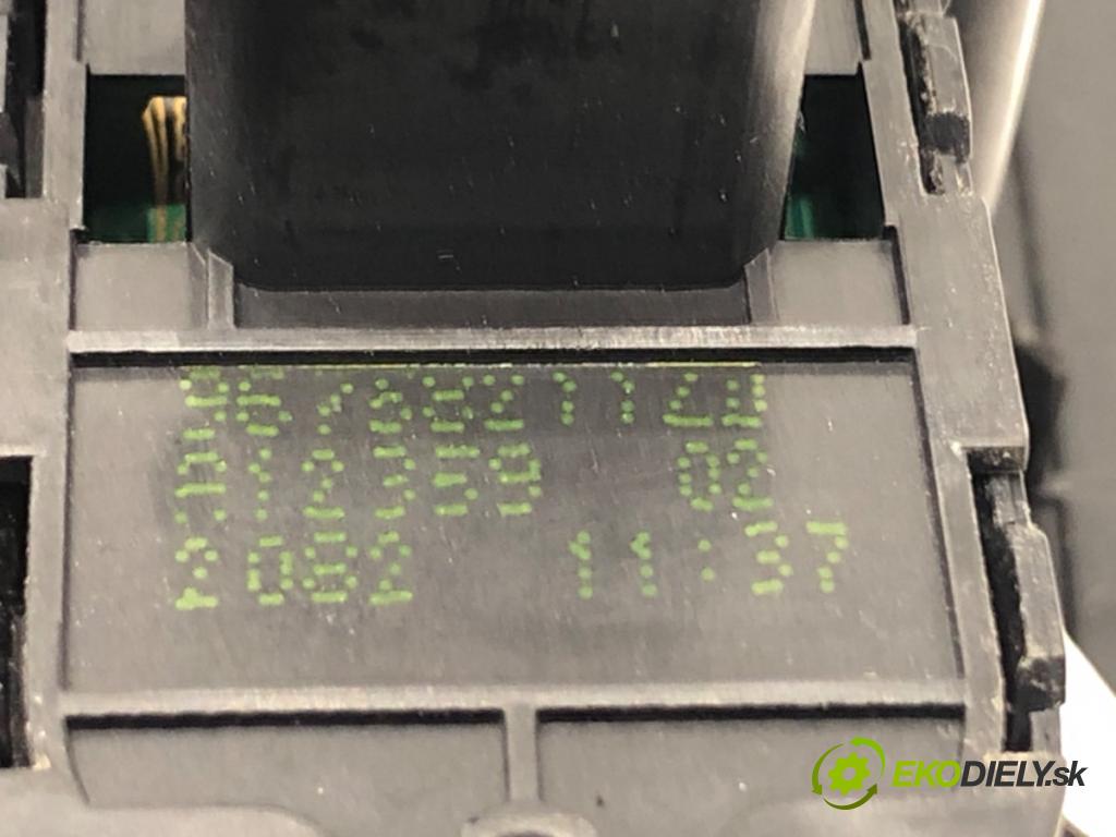 PEUGEOT 208 I liftback 2012 50 kW 1.4 HDi 1398 přepínač oken 96758211ZD (Páčky pod volantem)