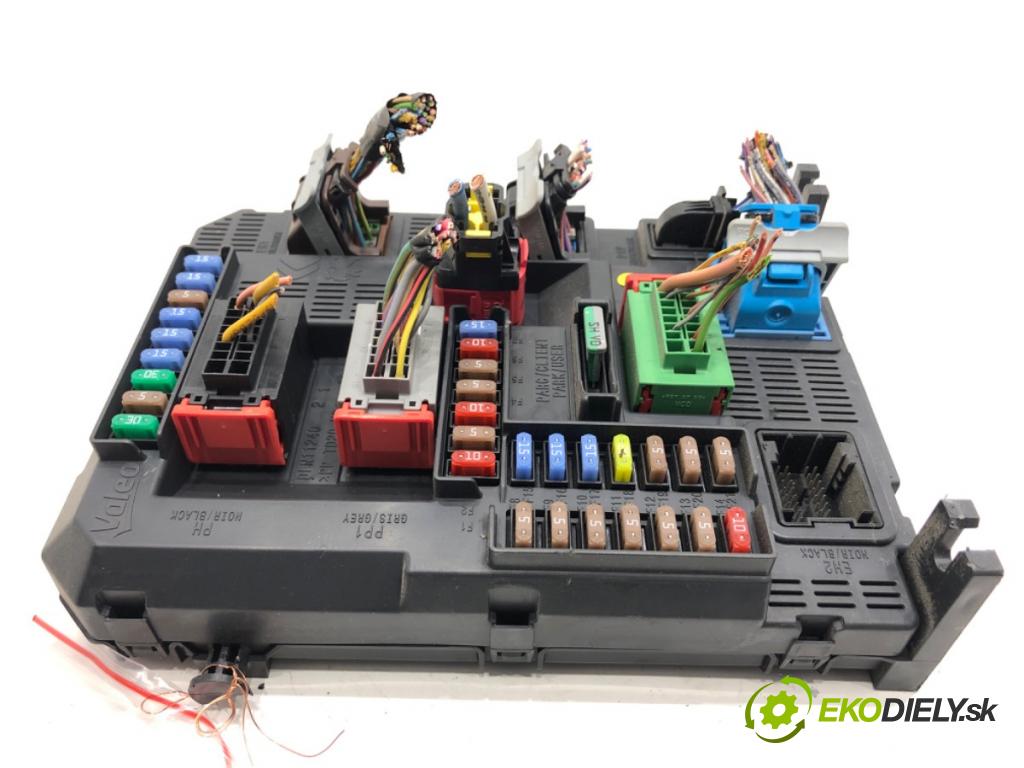 PEUGEOT 208 I liftback 2012 50 kW 1.4 HDi 1398 modul BSI 9678355880 (Pojistková skříňka)