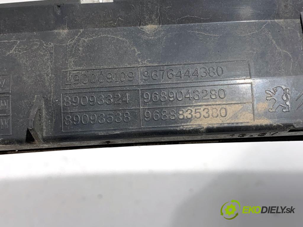 PEUGEOT 208 I liftback 2012 50 kW 1.4 HDi 1398 Svetlo brzdových svetiel 9676444380