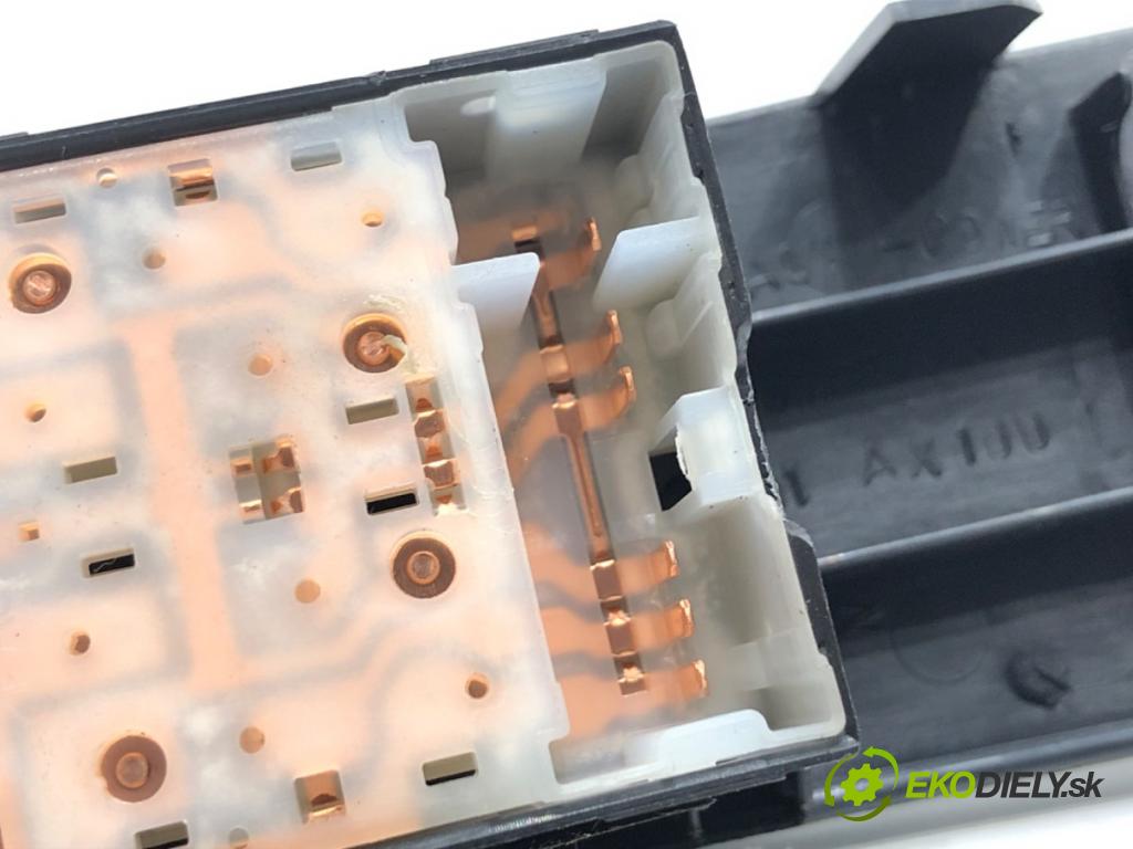 NISSAN MICRA K12 liftback 2009 48 kW 1.2 16V 1240 Prepínač okien 80901AX100 (Prepínacie páčky pod volantom)