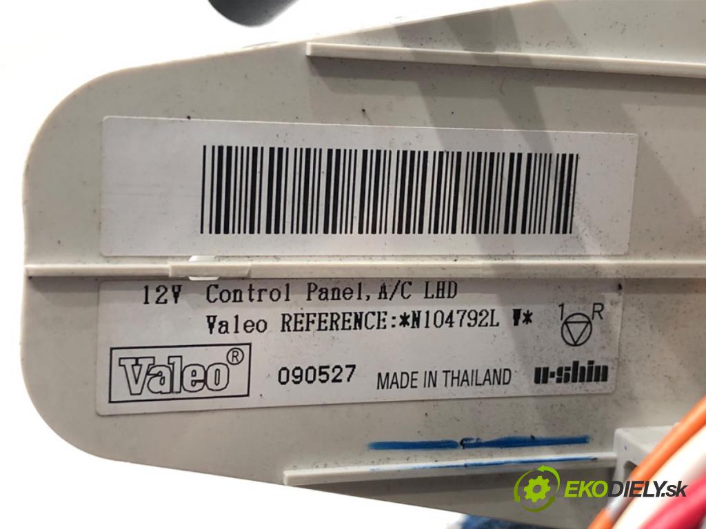 NISSAN MICRA K12 liftback 2009 48 kW 1.2 16V 1240 Panel ovládania kúrenia N104792L (Prepínacie páčky pod volantom)