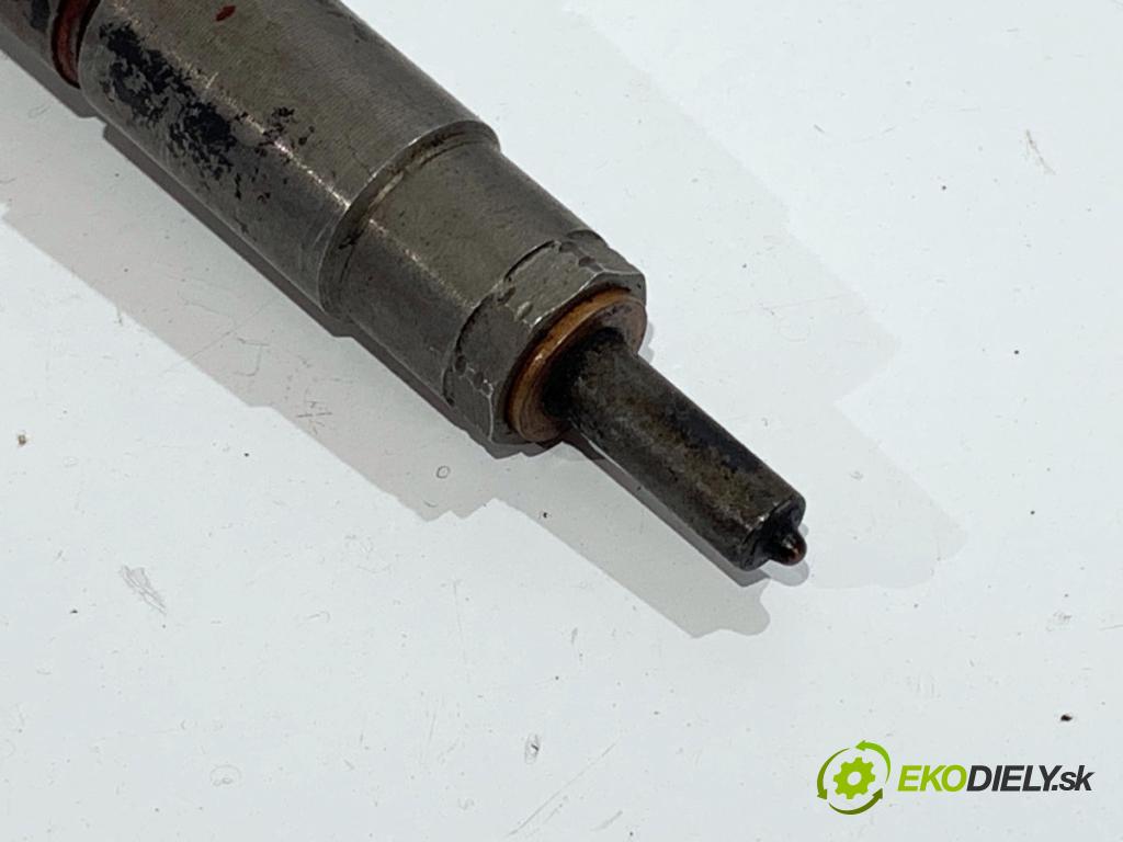 AUDI A4 B8 Kombi 2008 105 kW 2.0 TDI 1968 vstrekovač 03L130277 (Vstrekovač paliva)