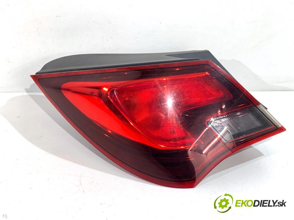 OPEL ASTRA J liftback 2011 132 kW 1.6 (08) 1598 Svetlo ľavy zad 13173381XT