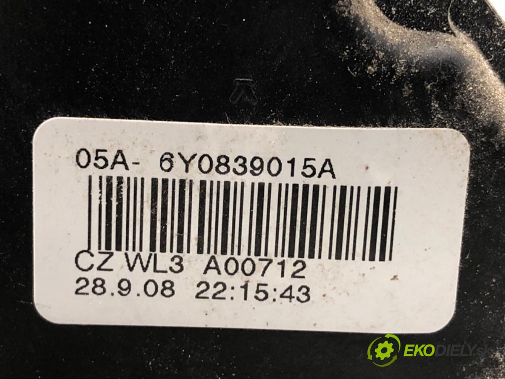 SKODA FABIA II liftback 2008 51 kW 1.2 1198 zámok Dvere ľavy zad 6Y0839015A