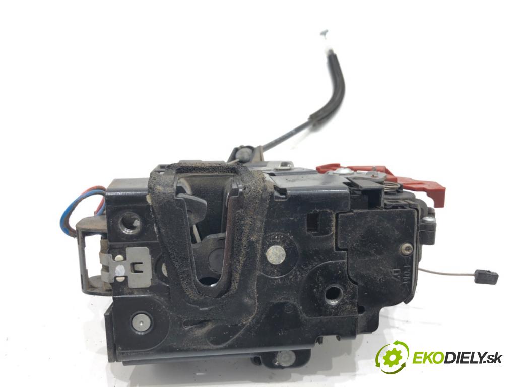 SKODA FABIA II liftback 2008 51 kW 1.2 1198 zámok Dvere pravy predný 3B1837016CE