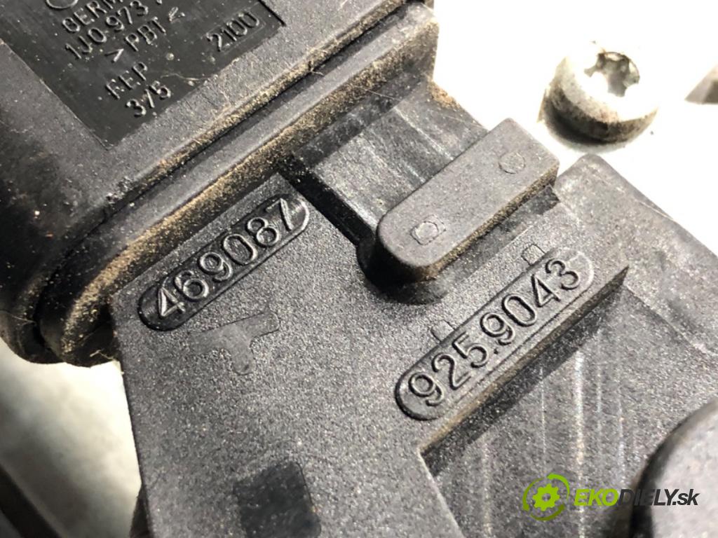 SKODA FABIA II liftback 2008 51 kW 1.2 1198 Mechanizmus stieračov predný 5J1955113A (Motorček stieračov predný)