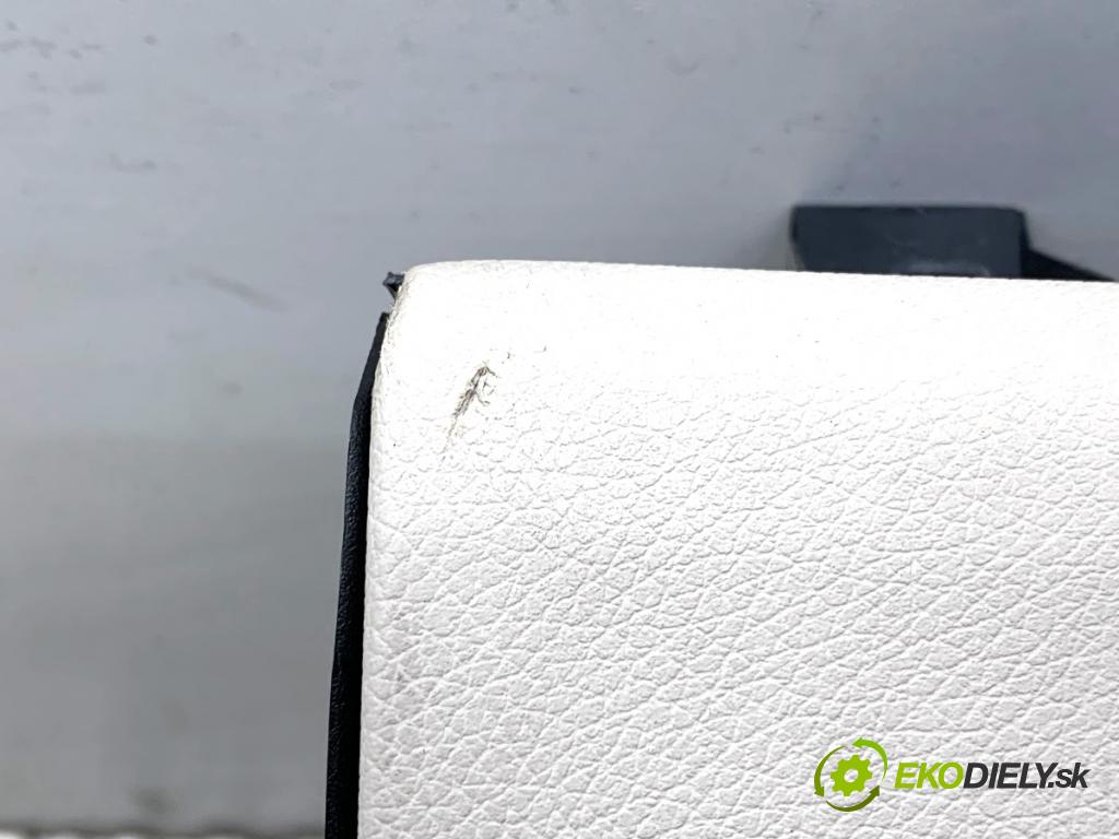 MERCEDES-BENZ GLE  2025 198 kW GLE 300 d 4-matic (167.109) 1993 Priehradka, kastlík spolujazdca  (Priehradka (kastlík))