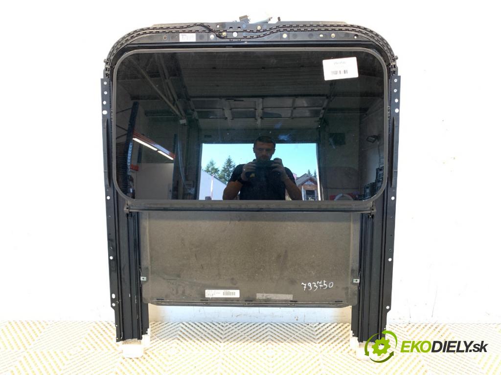 SKODA KAROQ SUV 2018 85 kW 1.6 TDI 1598 strešné okno 4G8959591 (Sklo karosérie)