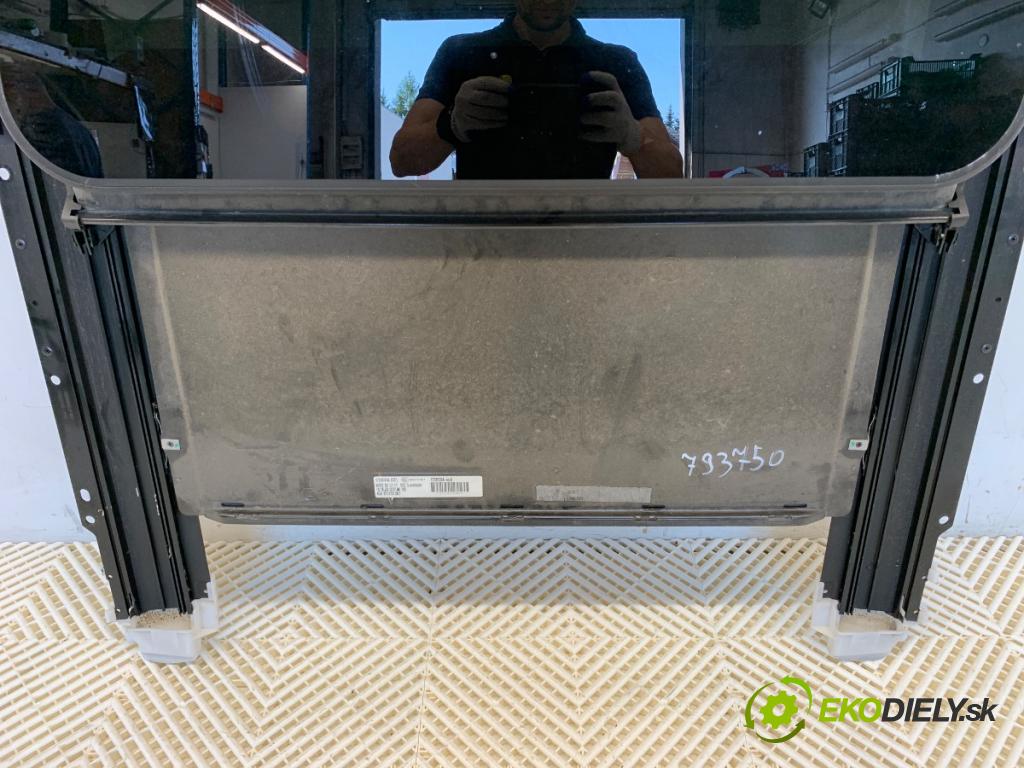 SKODA KAROQ SUV 2018 85 kW 1.6 TDI 1598 strešné okno 4G8959591 (Sklo karosérie)