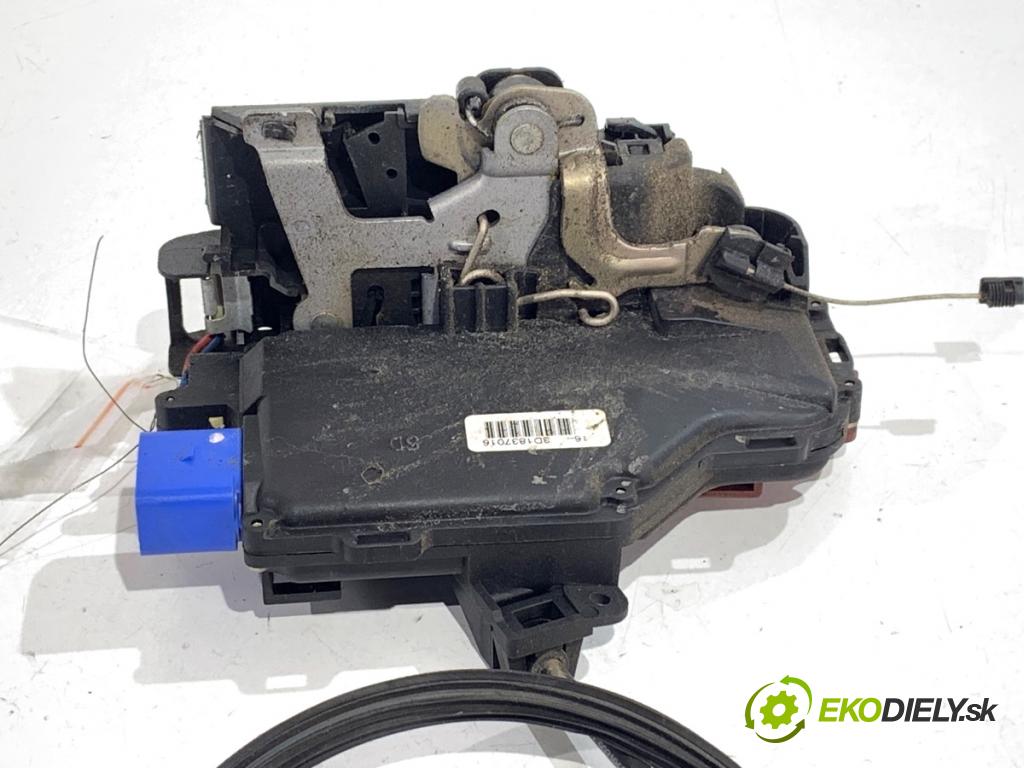 VW GOLF V liftback 2004 55 kW 1.4 16V 1390 zámok Dvere pravy predný 3D1837016