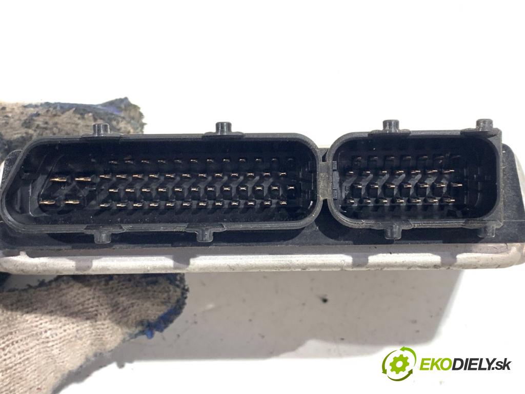 VW GOLF V liftback 2004 55 kW 1.4 16V 1390 riadiaca jednotka Motor 036906032AG 0261208589 (Riadiaca jednotka)