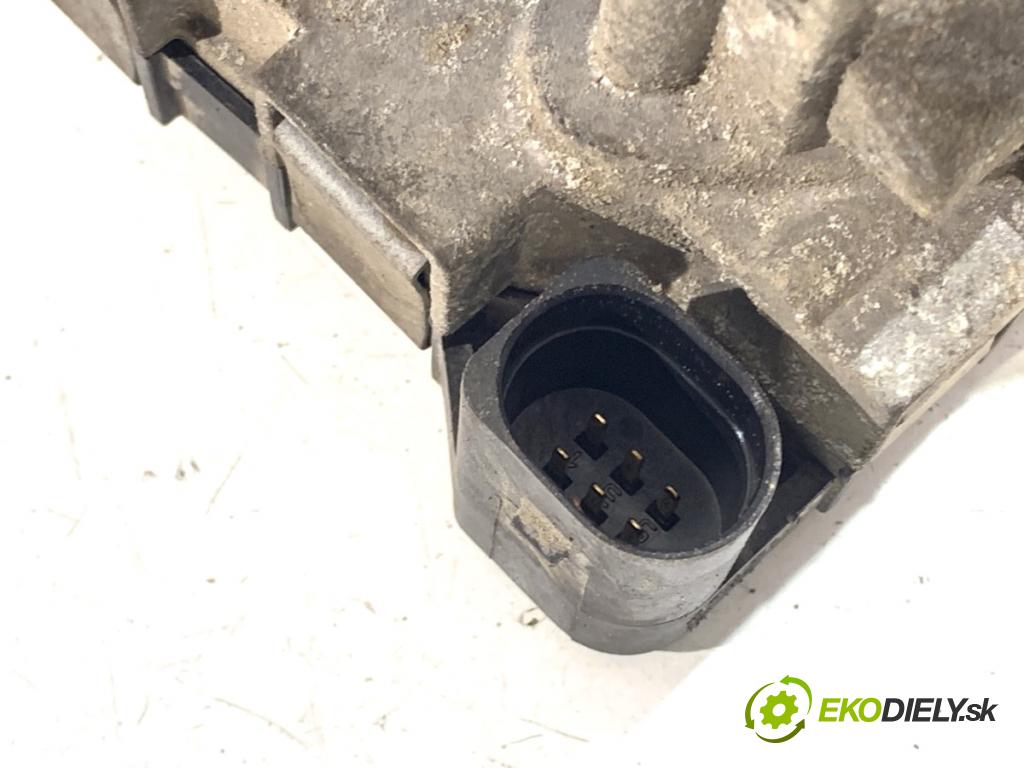 VW GOLF V liftback 2004 55 kW 1.4 16V 1390 Škrtiaca klapka 03C133062 (Škrtiaca klapka)