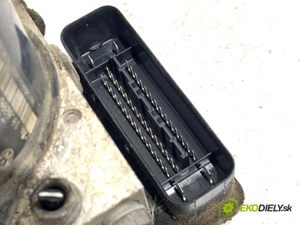 VW GOLF V liftback 2004 55 kW 1.4 16V 1390 Pumpa ABS 1K0614517H (Pumpa ABS)