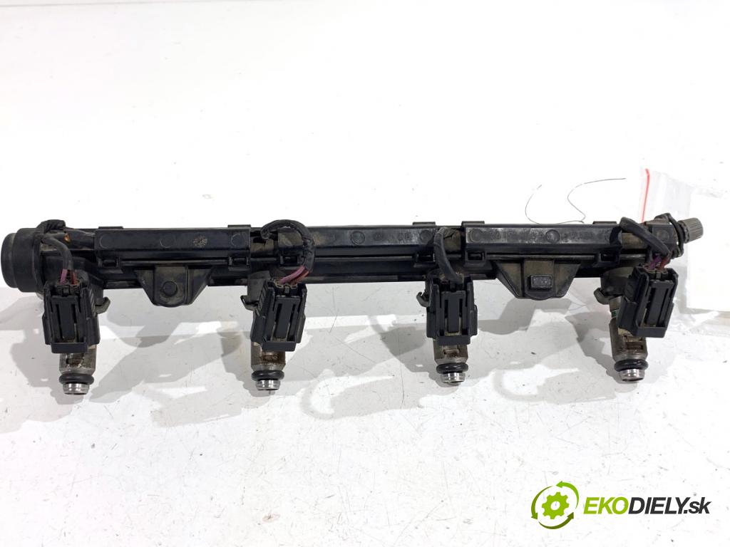 VW GOLF V liftback 2004 55 kW 1.4 16V 1390 Lišta vstrekovacia 036133320C (Vstrekovacia lišta)